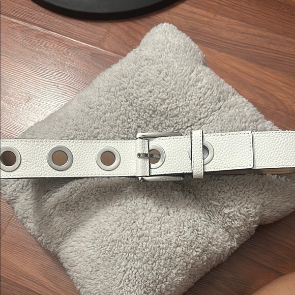 Michael Kors White Leather Belt - Picture 2 of 8